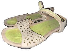Women’s J-41 Adventure On Ivory Strappy Sandals Womens Size 9.5 Flats